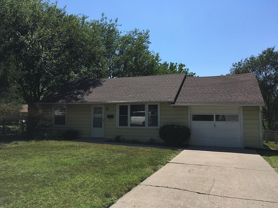 Front of house with garage.