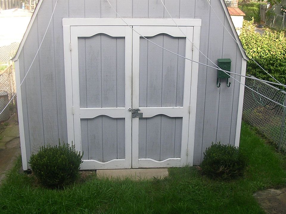 2nd image of 604 Wood St