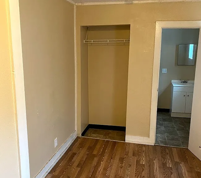 2333 W Clifton Ave — Photo 5