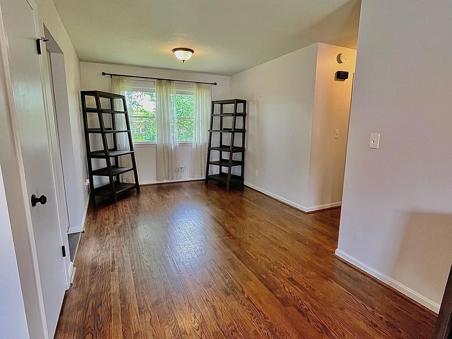 4 bed, 2.5 bath, 1700 sqft, $2,350 — Photo 3