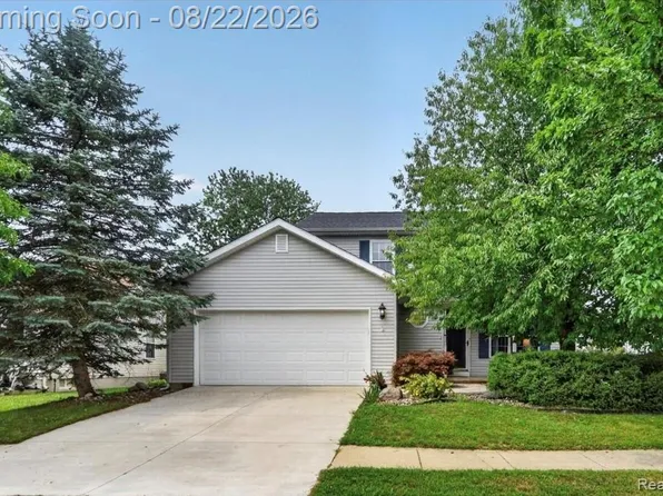 735 Pinegate Dr, Fowlerville, MI 48836