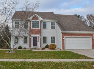 1272 Yosemite Rd, Oconomowoc, WI 53066