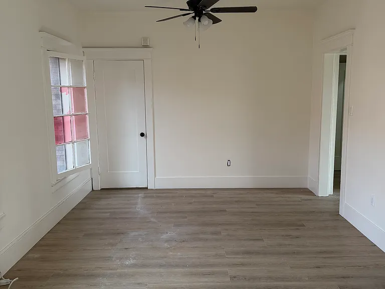 120 W Elk Ave #116D — Photo 3