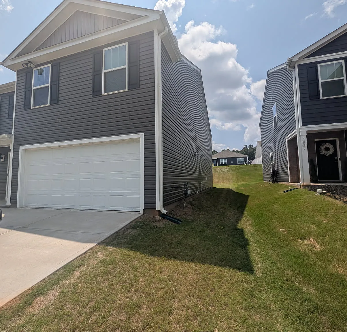1883 Bridle Lane Roebuck! Gorgeous 5/3/2 $2300/month — Photo 3