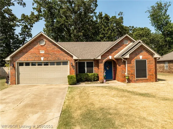 2528 Red Oak Dr, Van Buren, AR 72956