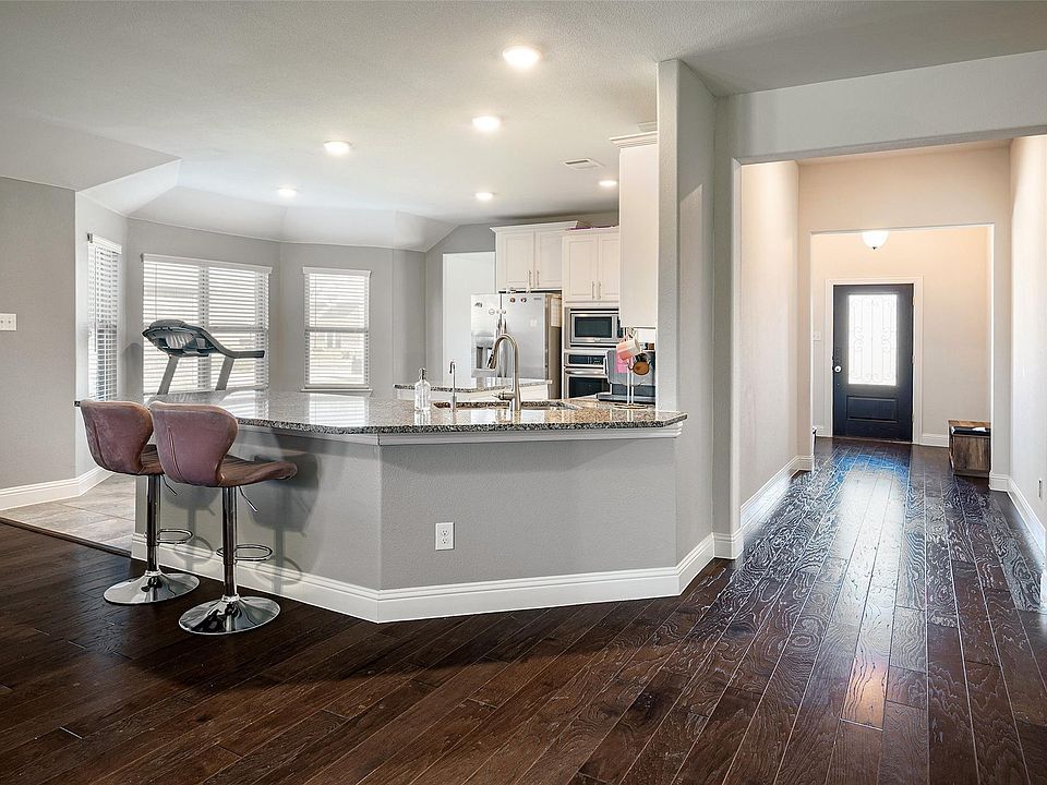 1st image of 205 Rutherford Ave