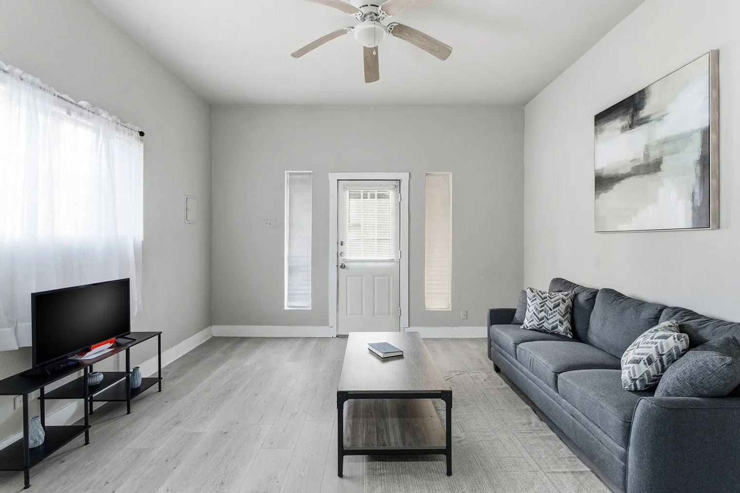 2 bed, 1.0 bath, 2949 sqft, $5,000 — Photo 1