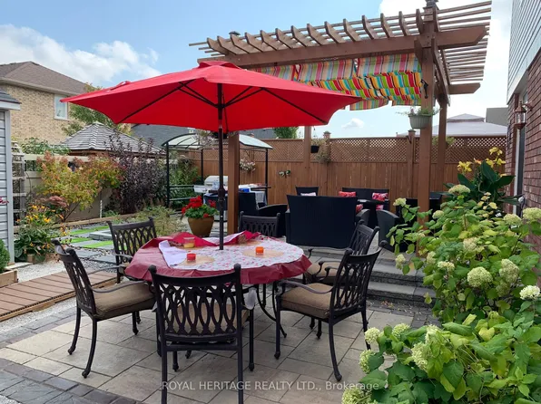 976 Avery Ave, Peterborough, ON K9J 0G9