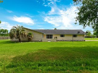 413 Pin Oak Dr, Highlands, TX 77562
