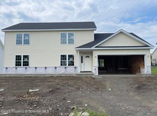 100 Snapdragon Dr, Moosic, PA 18507