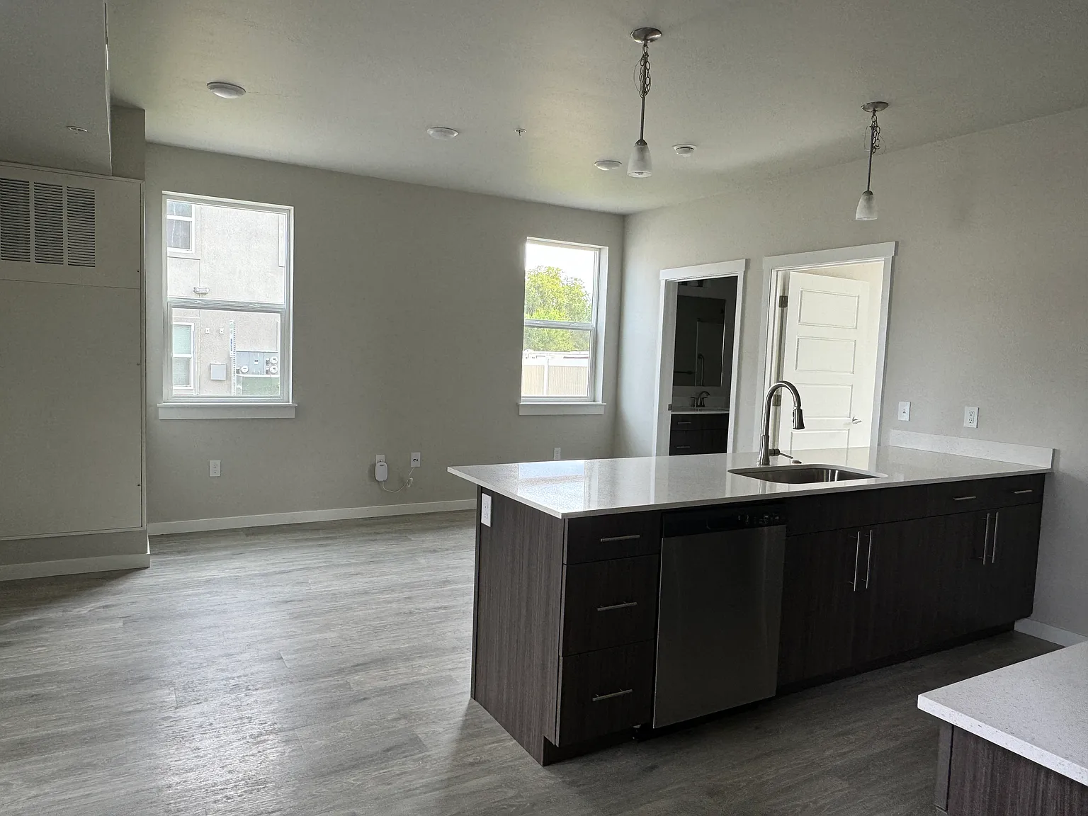 2 bed, 810 sqft, $1,450 — Photo 2