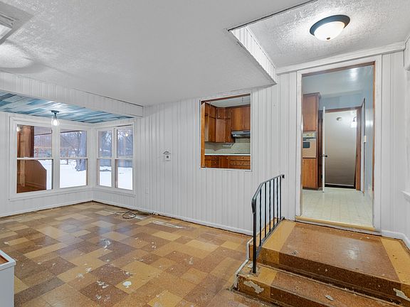 5th image of 308 River St