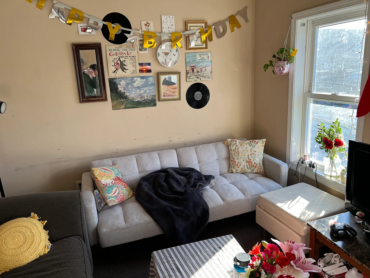 4 bed, 1380 sqft, $4,100 — Photo 2