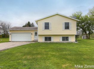 3230 Auntie Jo Ln, Kent City, MI 49330
