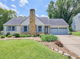 4401 W 53rd Ter, Roeland Park, KS 66205