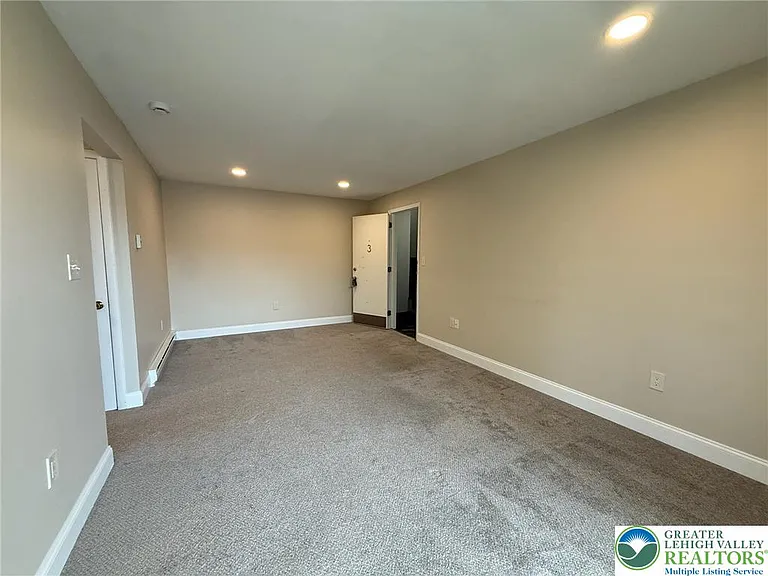 526 Broad St #3 — Photo 5