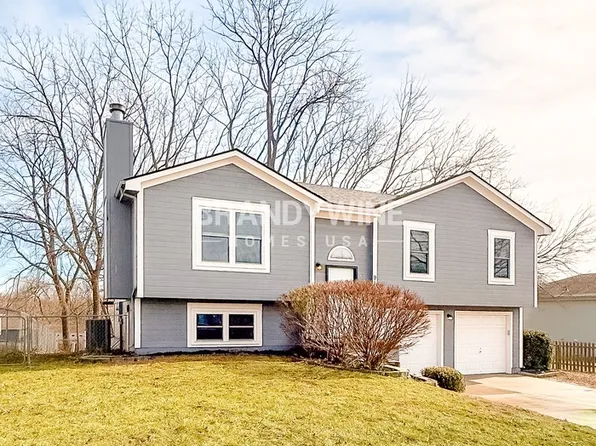 918 SE Kings Cross Rd, Blue Springs, MO 64014