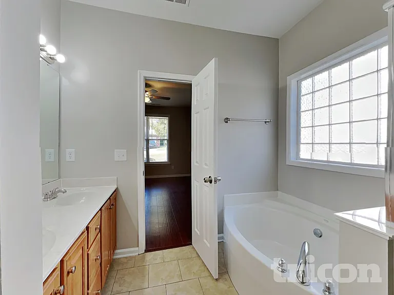 308 Collinsworth Dr — Photo 8