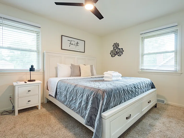 12809 Manchester Ave — Photo 16