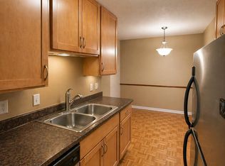 4351 Parklawn Ave APT G8, Edina, MN 55435