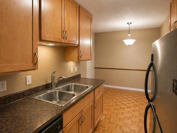 4351 Parklawn Ave APT G8, Edina, MN 55435