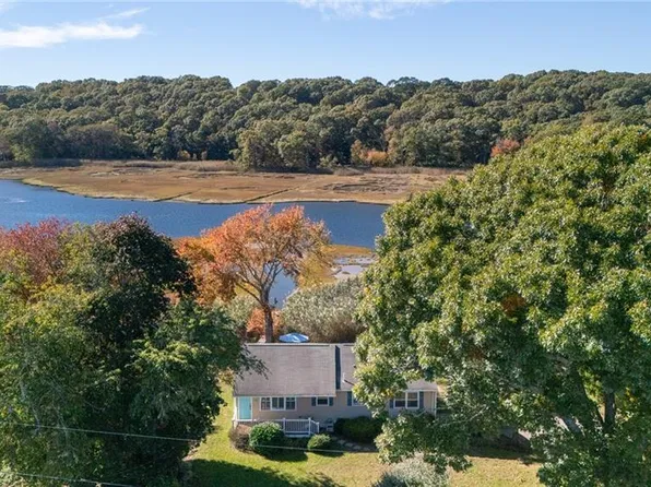 74 Circuit Dr, Narragansett, RI 02882