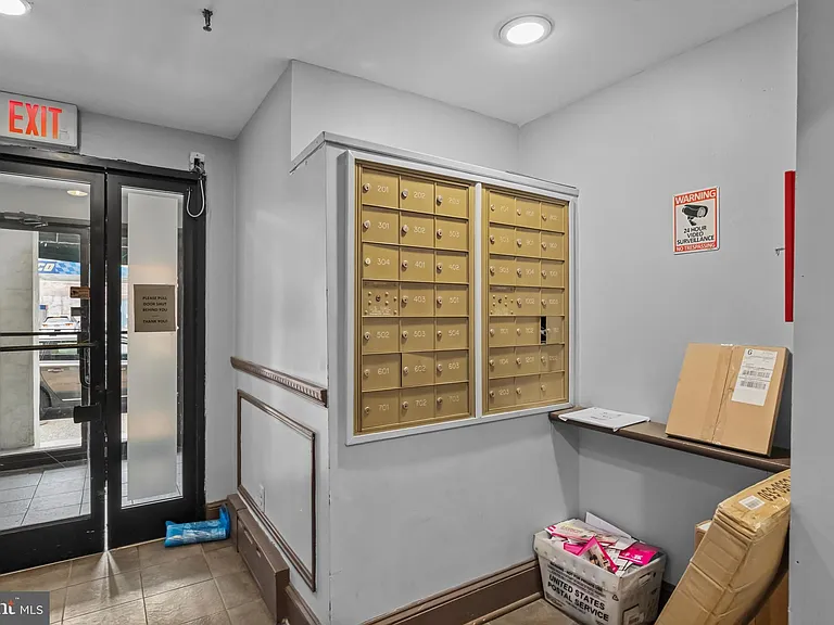 2135 Walnut St #1202 — Photo 32