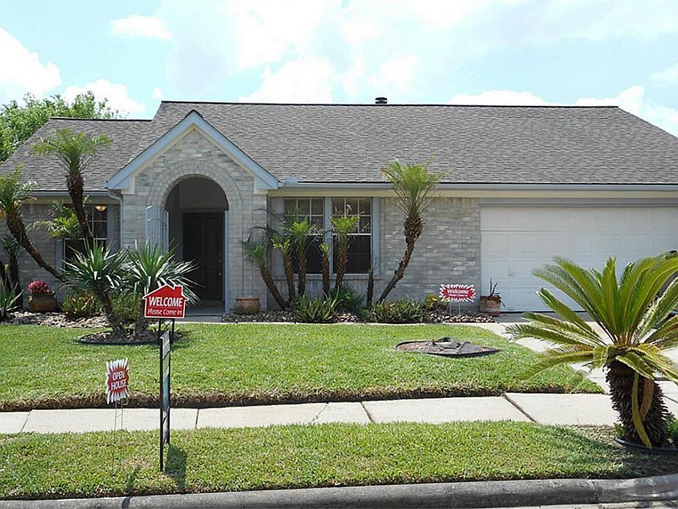 1st image of 15830 Cambridge View Dr