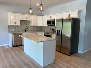 1206 S Ridge Cir, Yutan, NE 68073