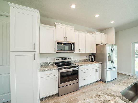 5th image of 493 Charlotta Ave SE