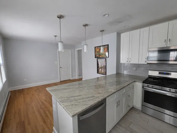 25 Hawthorne Ter, Leonia, NJ 07605