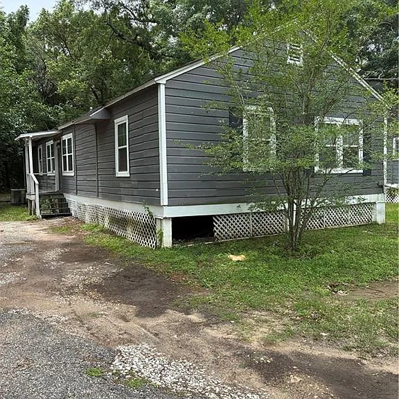 1821 Seale St — Photo 1
