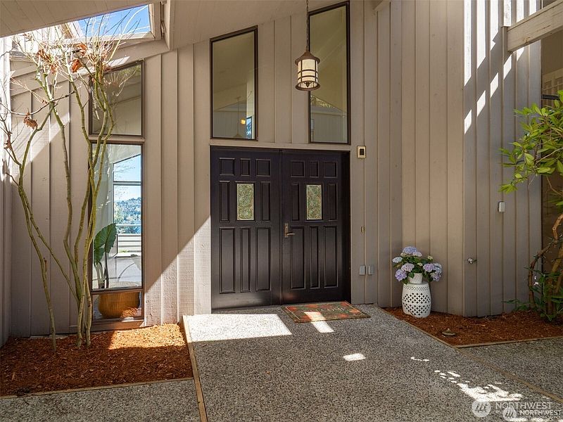 2nd image of 4408 E Mercer Way
