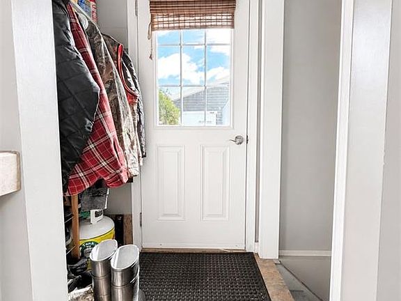5th image of 915 Maple DRIVE