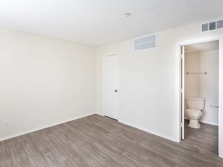 4915 Gaston Lofts — Photo 8