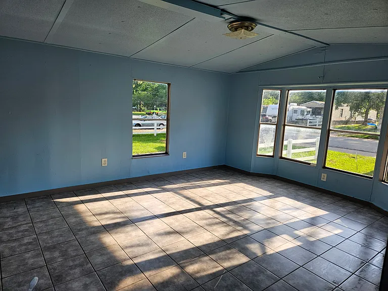 511 E Oakdale St #20 — Photo 3