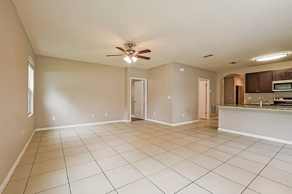 4 bed, 2.0 bath, 1751 sqft, $2,070 — Photo 4