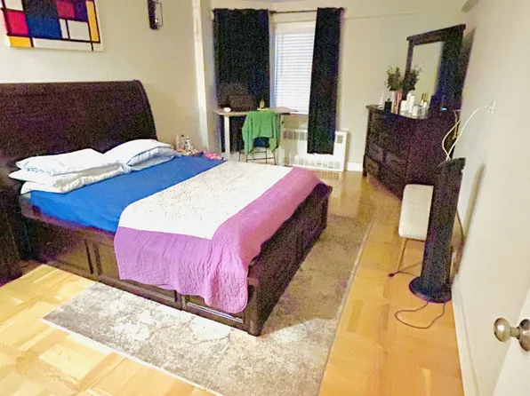 89-15 Parsons Boulevard image 5 of 9