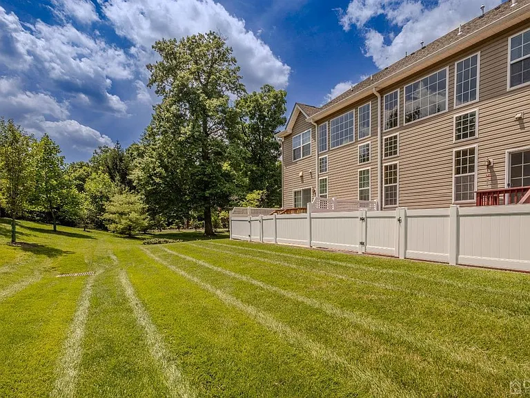 2474 N Canterbury Ln — Photo 45