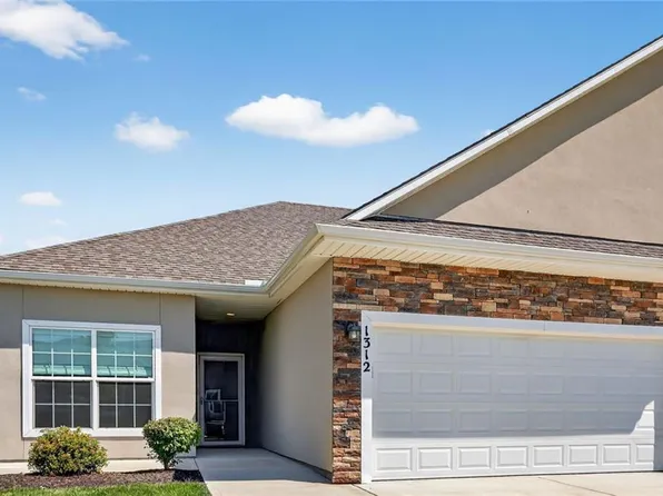 1312 Villa Ln, Louisburg, KS 66053