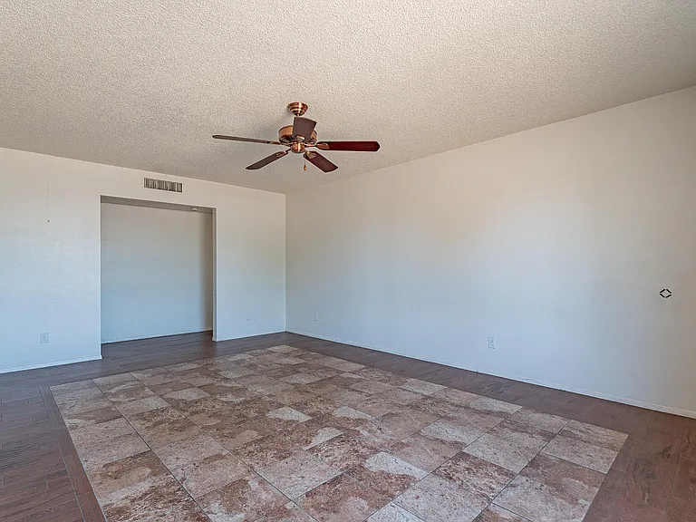 239 E Erie Dr — Photo 8