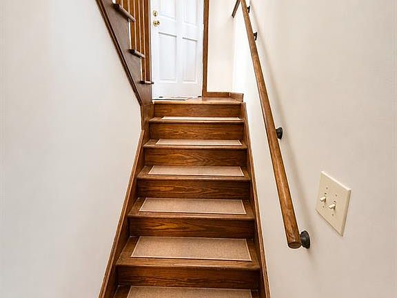2nd image of 332 Saturn Dr