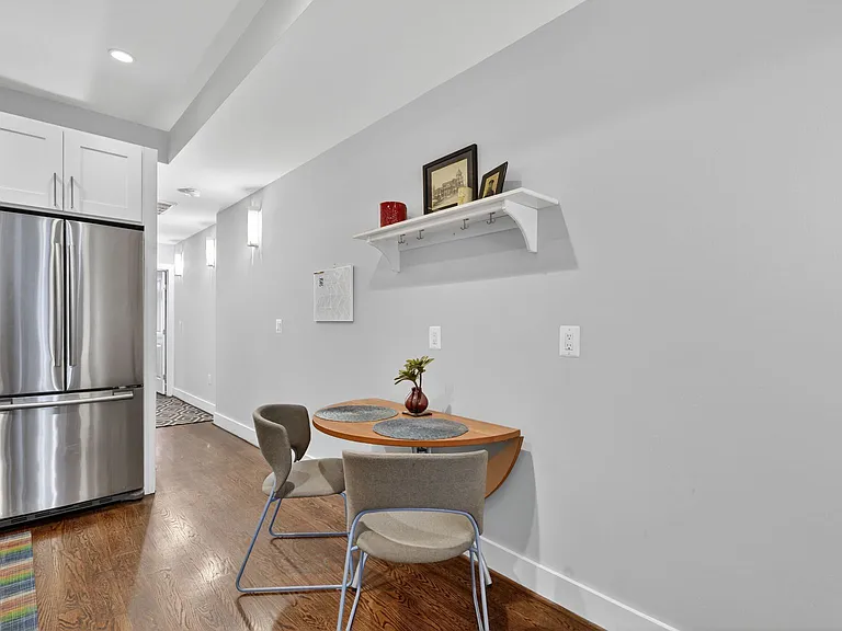 611 2nd St NE #2 — Photo 5