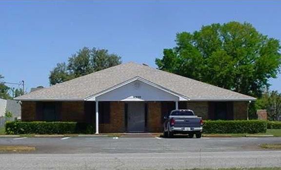 3rd image of 4500 Twin Oaks Dr