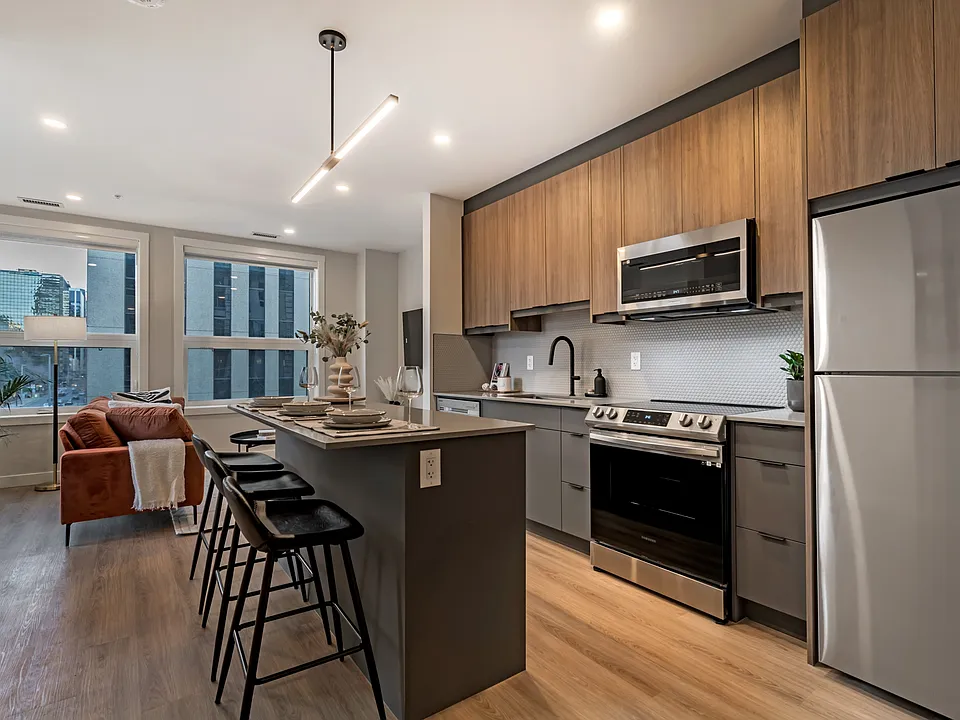 909 5th Ave SW