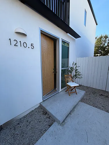 1210.5 Manzanita St Photo 1