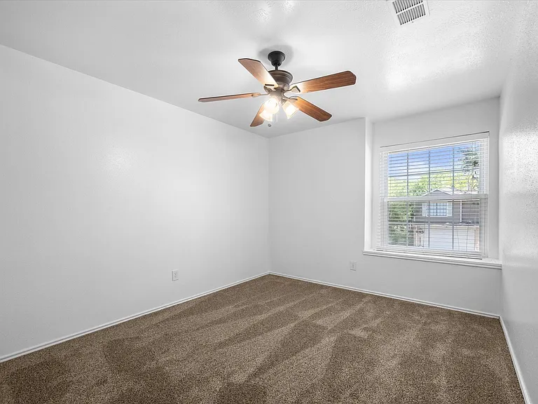 16311 Salinas Ln — Photo 22