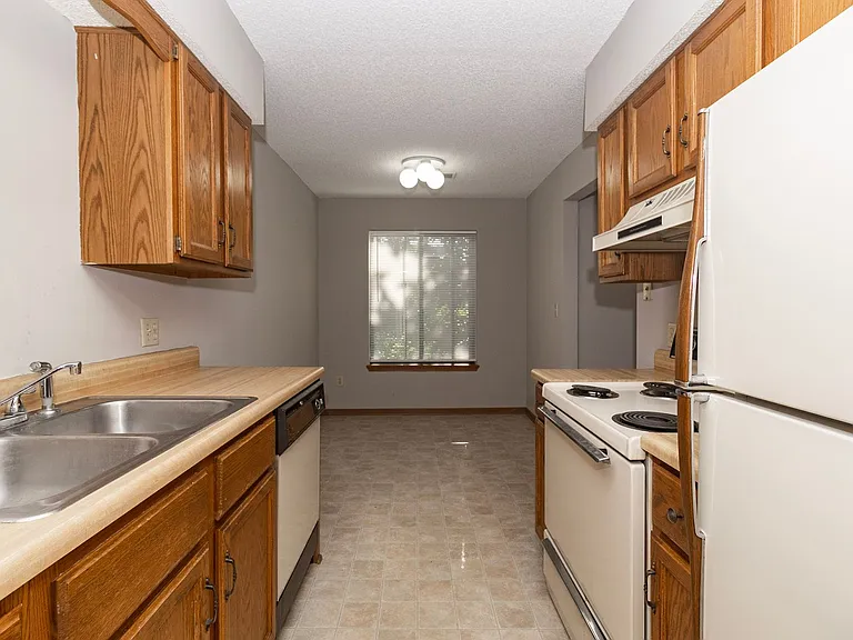 213 W Main St — Photo 21