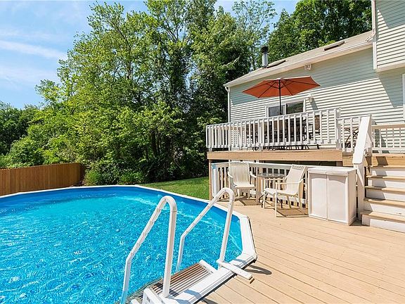 4th image of 14 Mary Ann Dr