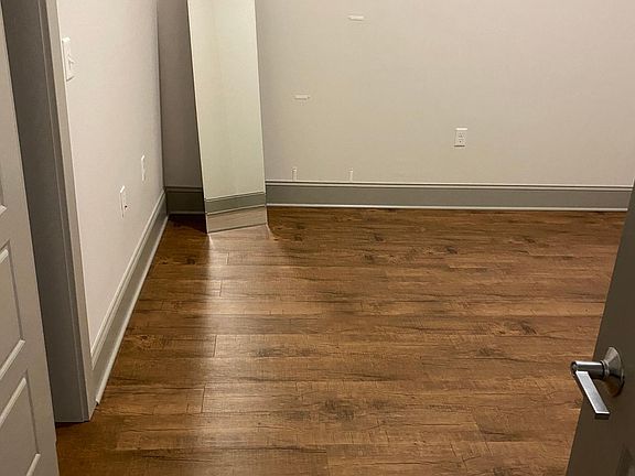 5th image of 10 Grand River Ave #503